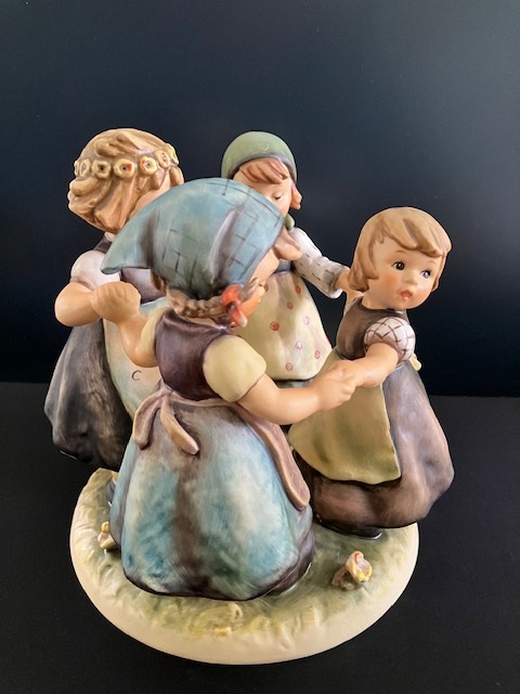 VERKOCHT Originele Hummel 348 Ringelreihen / Ring Around The Rosie 18 cm TMK6