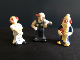 Goebel porselein: Happy Clowns Fido 7 cm hoog / Arnold II 8 cm hoog / Charly II 7 cm hoog