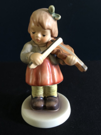 Origineel Hummelkoor figuur: 2184 Erste Geige / First Violin 10 cm TMK-8 2000-heden  (onderdeel koor)