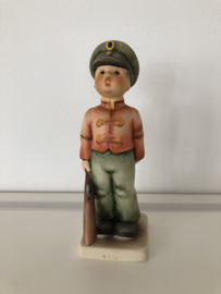 Originele Hummel 332 Stillgestanden! / Soldier Boy 15 cm TMK-7