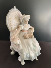 Lladro stijl porselein: Girl with cat / Niña con Gato hoog 23 cm basis 12x12 cm