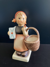 Originele  Hummel 13/2/0 Die Gratulantin / Meditation 11 cm TMK-7 1991-2000