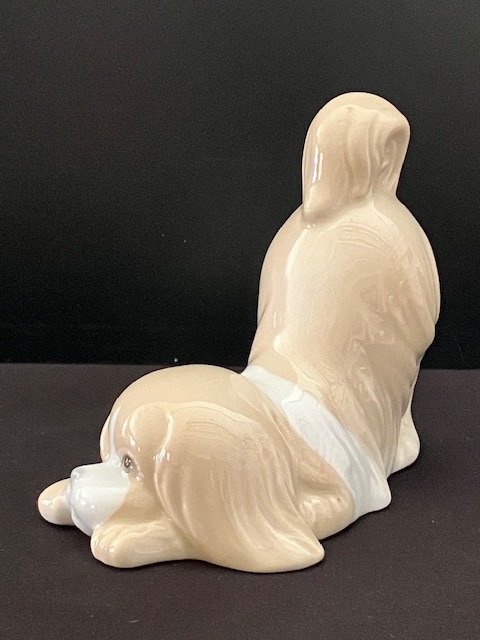 Miquel Requena porselein: Maltezer Leeuwtje 13 cm / 10 cm hoog