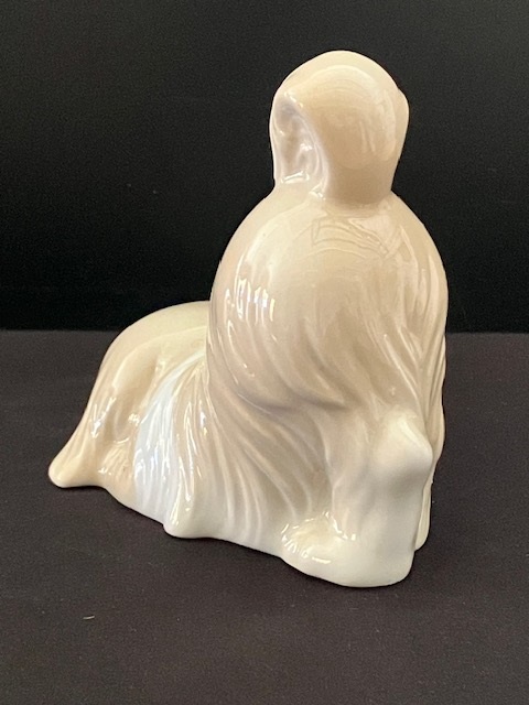 Miquel Requena porselein: Maltezer Leeuwtje 13 cm / 10 cm hoog