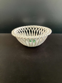 Herend porselein: opengewerkt mandje 7371/AV hoog 5,5 cm doorsnede 13,5 cm Apponyi Vert
