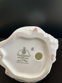Royal Doulton porselein:  beeld 'Gift Of Love' HN3427 hoog 21 cm gesigneerd