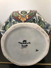 Makkum Altena & Krooyenga: prachtige polychrome vaas nr. 308 hoogte 27 cm