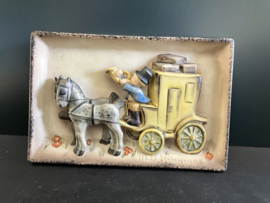 Originele Hummel 140 Trara, die Post ist da / The Mail Is Here Wandbild / Wallplaque 11 x 16 cm TMK5 1972-1979