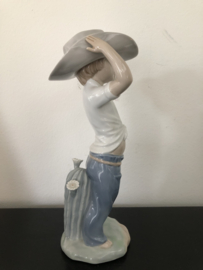 GERESERVEERD NAO Lladro porselein: Jongen met hoed 26 cm