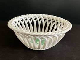 Herend porselein: opengewerkt mandje 7372/AV hoog 5 cm doorsnede 11,5 cm Apponyi Vert