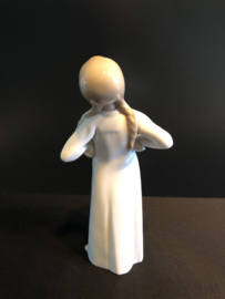 Lladro porselein:  Girl Stretching / Nina Desparpajo 01004872 hoog 21 cm Fulgencio Garcia 1974-1999