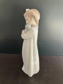 Zaphir porselein: Girl With Doll / Niña con Nuñeca hoog 24 cm