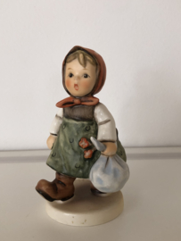 Originele Hummel 561 Grossmutter wartet / Grandma's Girl 10 cm TMK7 1991-2000