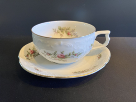 Rosenthal porselein: Classic Rose 6  theekopjes kopje 9 cm doorsnede / 5,5 cm hoog en schotel doorsnede 14 cm