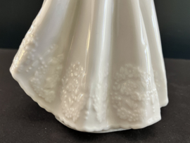 NAO Lladro porselein:  Shy Girl / Chica Timida hoog 21 cm