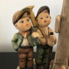 VERKOCHT Originele Hummel 331 Am scheideweg / Crossroads 17 cm hoog en 12 cm breed