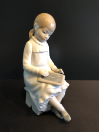 NAO Lladro porselein: Language Lessons / Clases de Idiomas hoog 18,5 cm