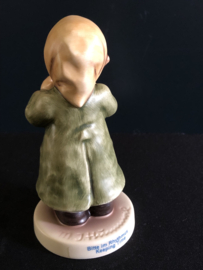 Origineel Hummelkoor figuur: 2183 Bitte im Rythmus / Keeping Time 10 cm TMK-8 2000-heden (onderdeel koor)