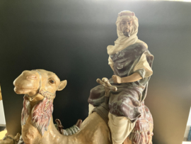 VERKOCHT Lladro porselein: Desert People / Hombres del Desierto ontwerper S.L. Salvador Furió / schilder J. Ruiz 1982-1992 hoog 53 cm matte uitvoering 010013555 Lim.Edit. 351/750