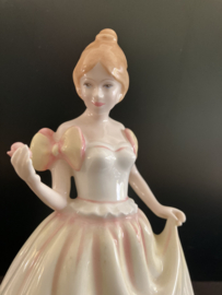 Royal Doulton porselein:  beeld 'Gift Of Love' HN3427 hoog 21 cm gesigneerd