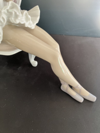Lladro porselein: Classic Dance / Danzarina Sentada Fulgencio Garcia 1973-1985 hoog 24 cm 01004847