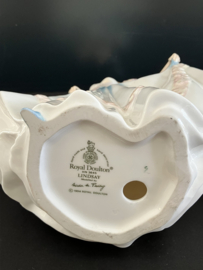 Royal Doulton porselein:  beeld 'Natalie' HN3173 hoog 21 cm gesigneerd