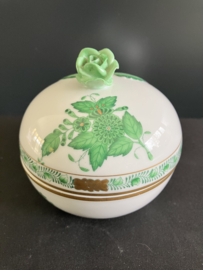 Herend porselein: dekseldoosje met roosje 6182/AV hoog 9 cm doorsnede 9,5 cm Apponyi Vert