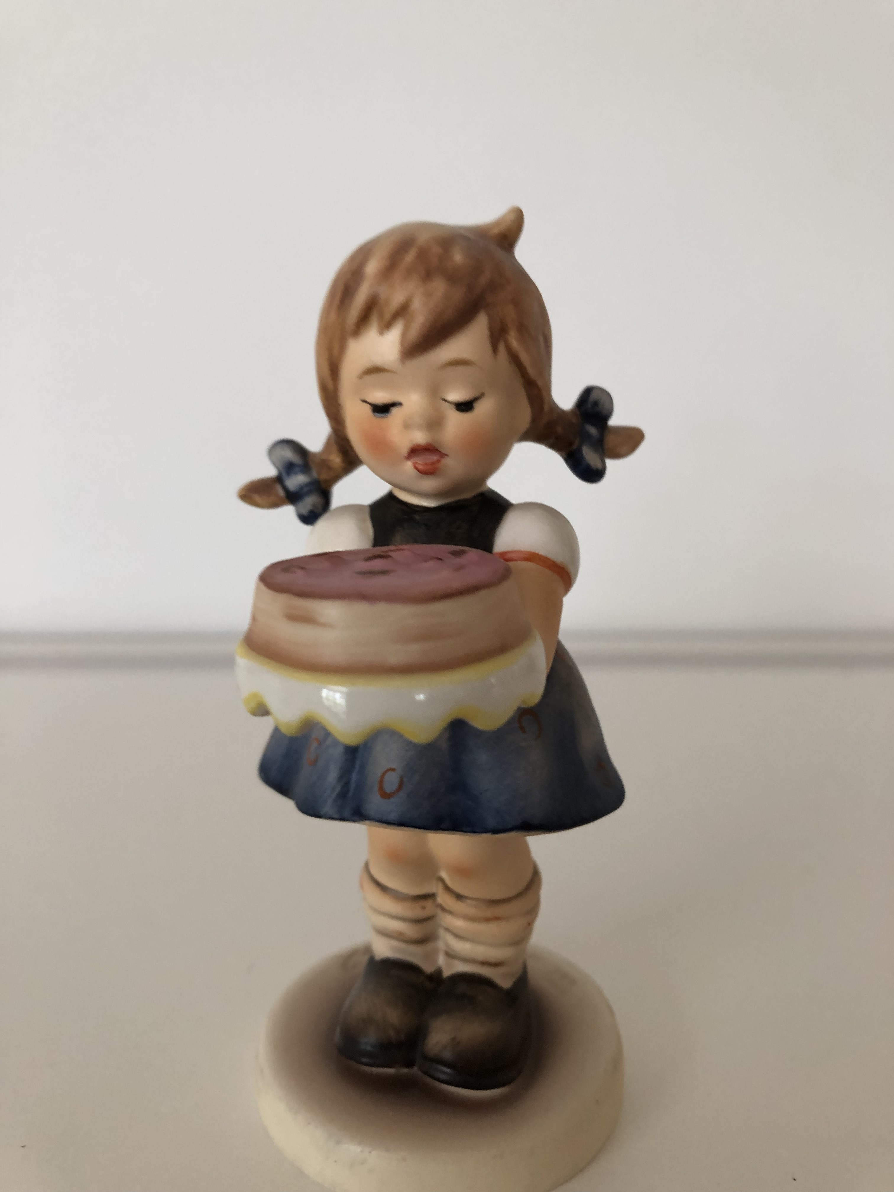 Originele Hummel 541 Selbest Gebacken / Sweet As Can Be 11 cm TMK-7 1991-2000 incl. doos