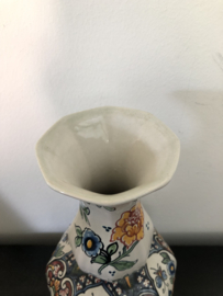 Makkum Altena & Krooyenga: prachtige polychrome vaas nr. 308 hoogte 27 cm