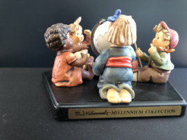 Originele Set 'Millennium Collection' Hummelfiguren uit 5 continenten