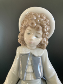 NAO Lladro porselein: Niña de las flores / Flowergirl  23 cm hoog