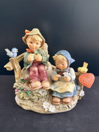Originele Hummel 765 Erste Liebe / First Love 17 cm hoog special edit. uit 2004 gesigneerd door ontwerper Frank Knoch