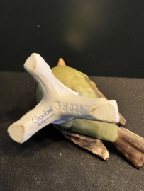 Goebel porselein: Groenling 38026 hoog 7 cm matte uitvoering