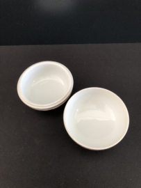 Herend porselein: sieradendoosje 6153/AP hoog 5,5 cm doorsnede 7,5 cm