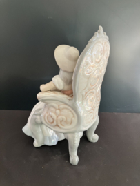 Lladro stijl porselein: Girl with cat / Niña con Gato hoog 23 cm basis 12x12 cm