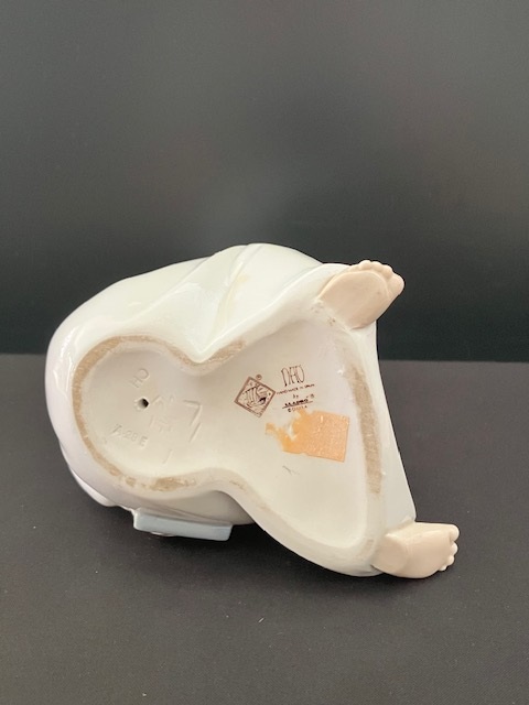 NAO Lladro porselein:  Boy With Candle / Niño Con Vela hoog 15 cm