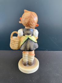 Originele Hummel 98 Der erste Einkauf / Sister 12 cm TMK-4 1964-1972
