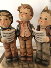 Originele Hummel 757 Unter der Laterne / A Tuneful Trio 17 cm TMK-7 (1991-2000) Limited Edition 1996 nr. 06520 van de 20.000 stuks incl. certificaat