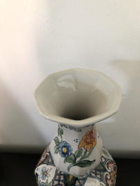 Makkum Altena & Krooyenga: prachtige polychrome vaas nr. 308 hoogte 27 cm