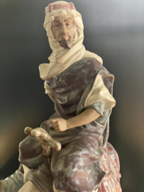 VERKOCHT Lladro porselein: Desert People / Hombres del Desierto ontwerper S.L. Salvador Furió / schilder J. Ruiz 1982-1992 hoog 53 cm matte uitvoering 010013555 Lim.Edit. 351/750