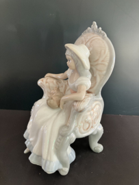 Lladro stijl porselein: Girl with cat / Niña con Gato hoog 23 cm basis 12x12 cm