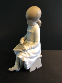 NAO Lladro porselein: Language Lessons / Clases de Idiomas hoog 18,5 cm