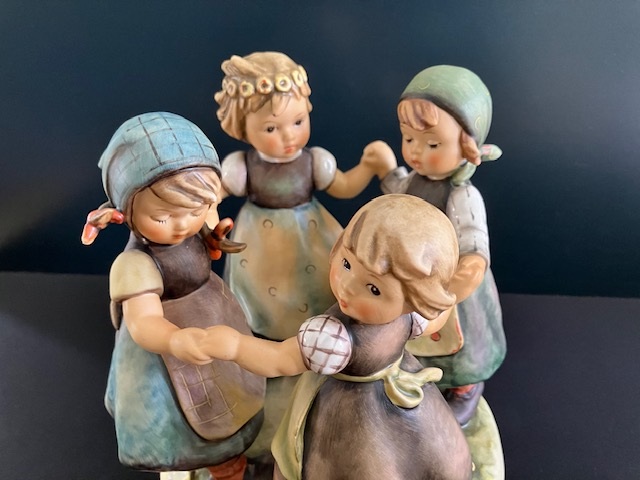 VERKOCHT Originele Hummel 348 Ringelreihen / Ring Around The Rosie 18 cm TMK6