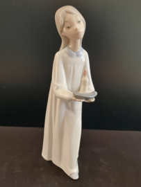 Lladro porselein:  Girl With Candle / Niña En Palmatoria Fulgencio Garcia 1994-2000 hoog 21 cm