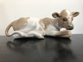 Lladro porselein:  Cow /  Becerrito Belen 01004680 Juan Huerta 1969-2001 18 cm breed 6 cm hoog