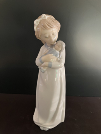 Zaphir porselein: Girl With Doll / Niña con Nuñeca hoog 24 cm