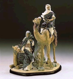VERKOCHT Lladro porselein: Desert People / Hombres del Desierto ontwerper S.L. Salvador Furió / schilder J. Ruiz 1982-1992 hoog 53 cm matte uitvoering 010013555 Lim.Edit. 351/750