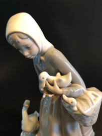 Lladro porselein: Pastorcita Con Patos / Shepherdess With Ducks Fulgencio Garcia 1969-1993 24 cm hoog 14 cm breed 01004568