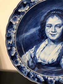 de Porceleyne Fles: wandbord 'Het zigeunermeisje' naar Frans Hals nr. 1509 jaarl. CP=1971 schilder JvW (dhr. J.H. van Willigen 1947-1994 41 cm