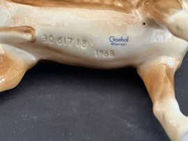 Goebel porselein: Boxer hoog 19 cm lang 20 cm glans nummer 30 617 18